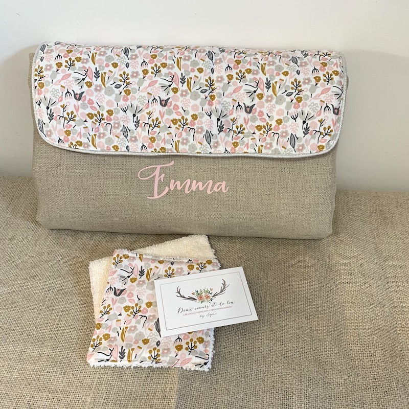 Matelas à langer pliable avec pochette de rangement zippée personnalisé au  prénom de bébé – Créations douces et personnalisées pour bébés et enfants.  Faire-parts naissance et baptême, linge de lit, accessoires et